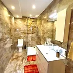 Beautiful Large Sea Front Duplex Loft דירה *