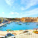 Beautiful Large Sea Front Duplex Loft Kalkara