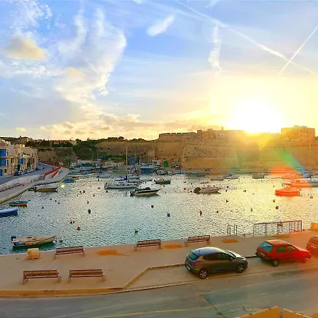 Apartament Beautiful Large Sea Front Duplex Loft