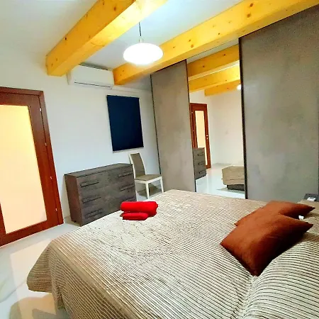 דירה Beautiful Large Sea Front Duplex Loft *