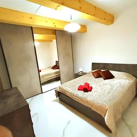 דירה Beautiful Large Sea Front Duplex Loft