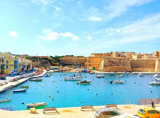 Beautiful Large Sea Front Duplex Loft Kalkara