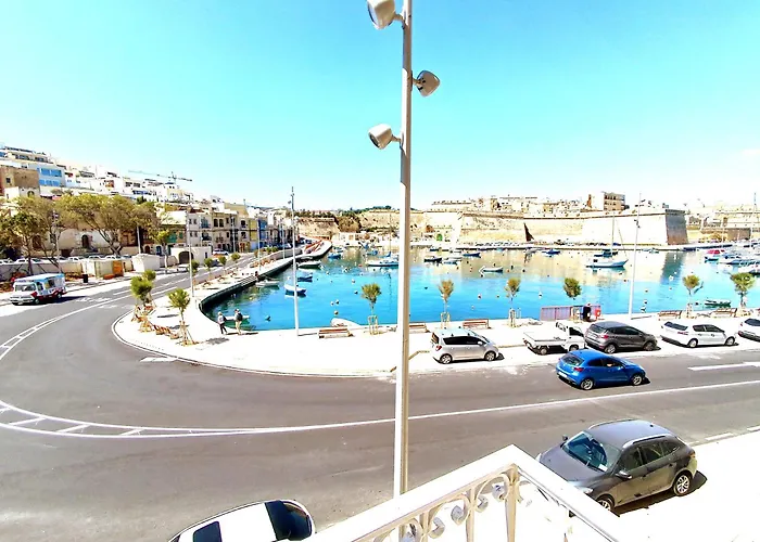 Beautiful Large Sea Front Duplex Loft *