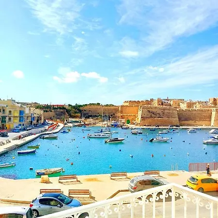 Beautiful Large Sea Front Duplex Loft Kalkara