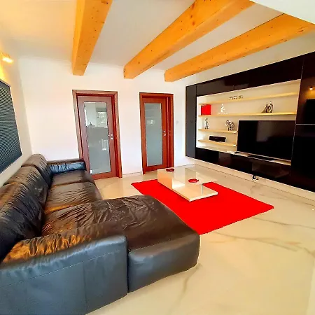 Beautiful Large Sea Front Duplex Loft *