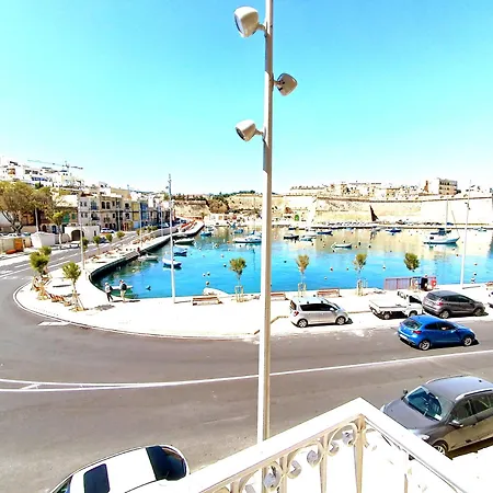 Beautiful Large Sea Front Duplex Loft *