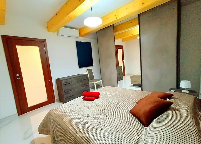 Апартаменты Beautiful Large Sea Front Duplex Loft *