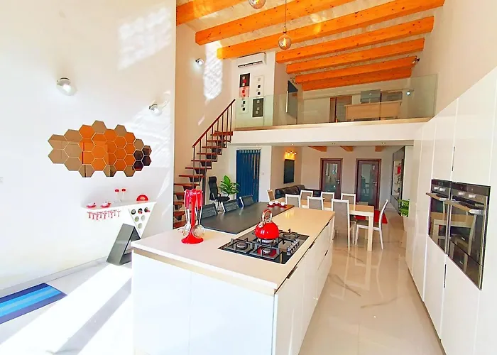 Beautiful Large Sea Front Duplex Loft Апартаменты Калкара