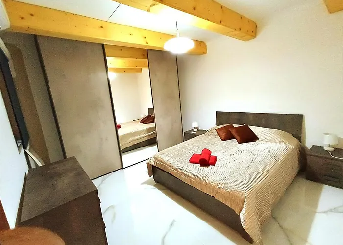 Апартаменты Beautiful Large Sea Front Duplex Loft