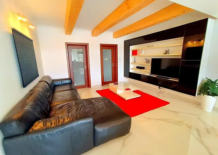 Beautiful Large Sea Front Duplex Loft *